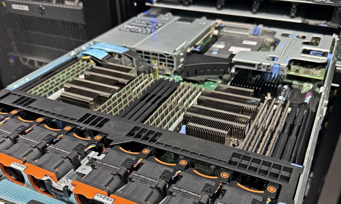 Baies de serveurs dans un datacenter Virtuo